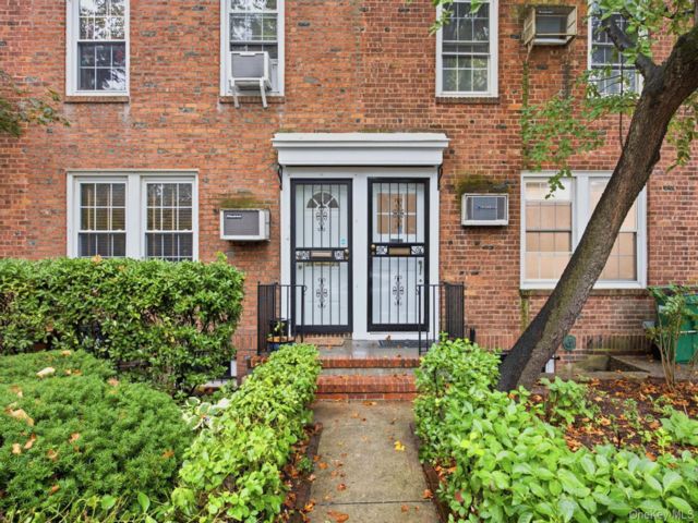  3 BR,  2.00 BTH &nbsp;Other style home in Sunnyside