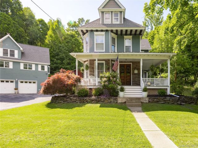  4 BR,  3.00 BTH &nbsp;Victorian style home in Highland