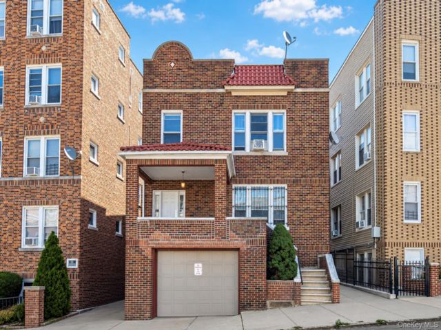  7 BR,  4.00 BTH &nbsp;Other style home in Yonkers