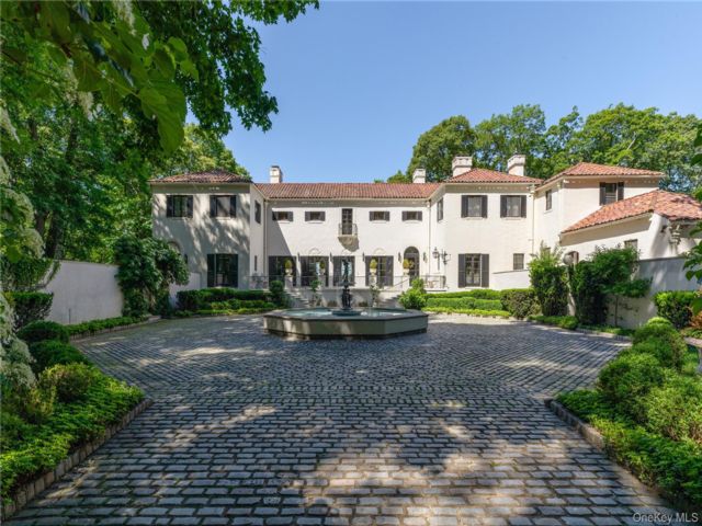 10 BR, 15.00 BTH &nbsp;Estate style home in Mill Neck