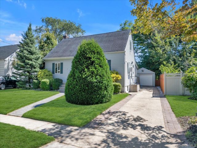 [Farmingdale Real Estate, listing number 7337984]
