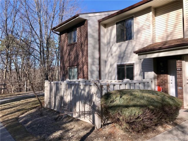  2 BR,  1.00 BTH &nbsp;Condo style home in Coram
