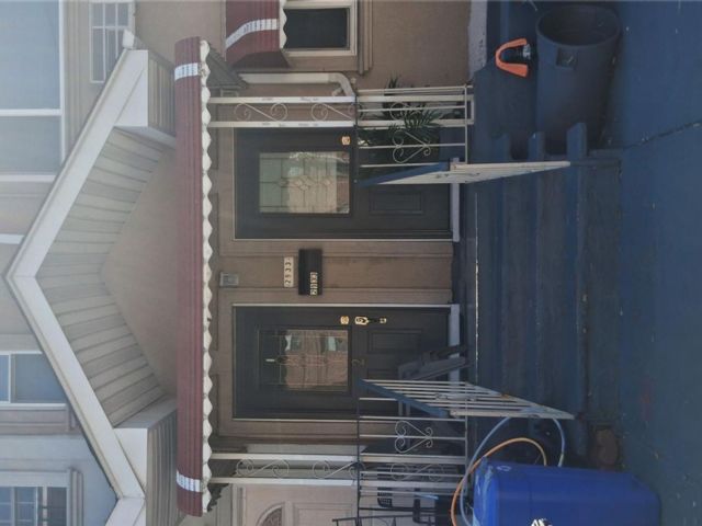  3 BR,  1.00 BTH &nbsp;Contemporary style home in Far Rockaway