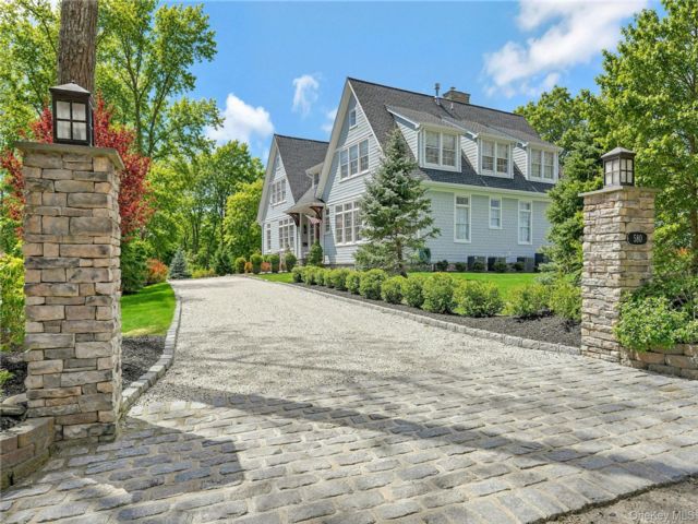  4 BR,  4.00 BTH &nbsp;Traditional style home in Southold