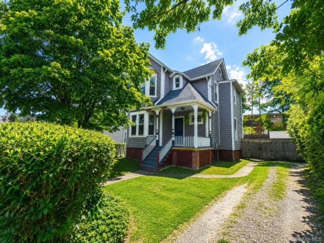  4 BR,  2.00 BTH &nbsp;Victorian style home in Beacon
