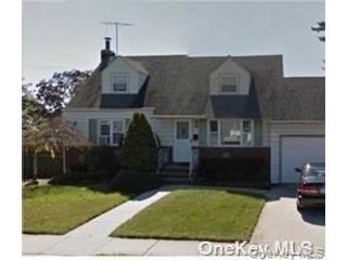  4 BR,  4.00 BTH &nbsp;Exp cape style home in East Meadow