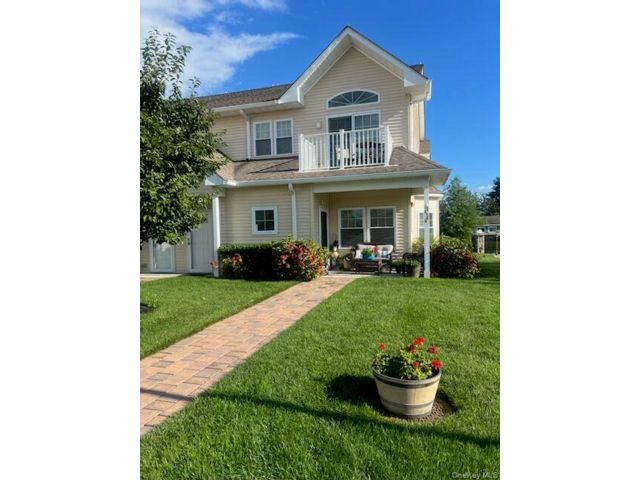  1 BR,  2.00 BTH &nbsp;Condo style home in Copiague