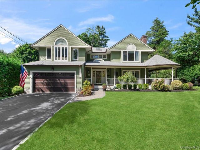  4 BR,  4.00 BTH &nbsp;Colonial style home in Sea Cliff