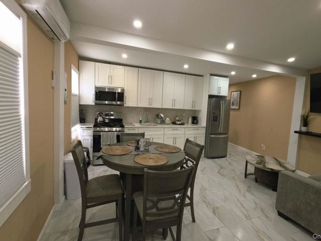  2 BR,  1.00 BTH &nbsp;Other style home in Richmond Hill