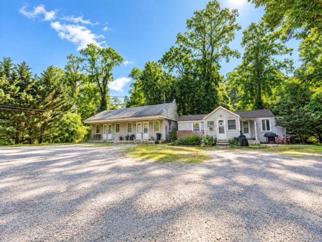 Studio,  0.00 BTH &nbsp;House style home in Lake Ronkonkoma