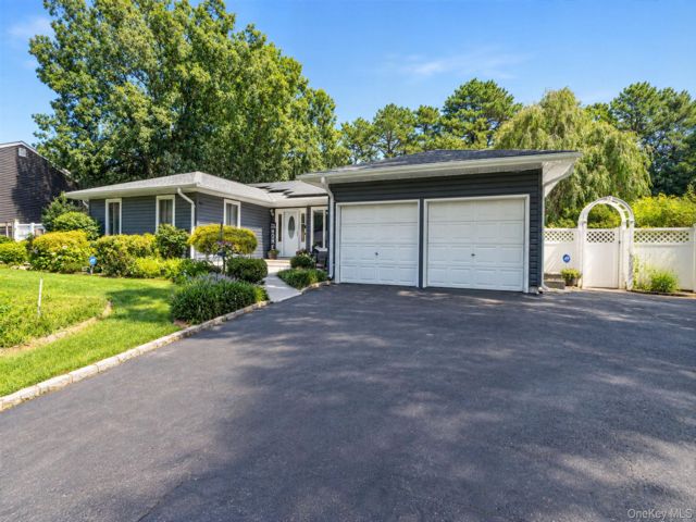  4 BR,  2.00 BTH &nbsp;Ranch style home in Port Jefferson Station