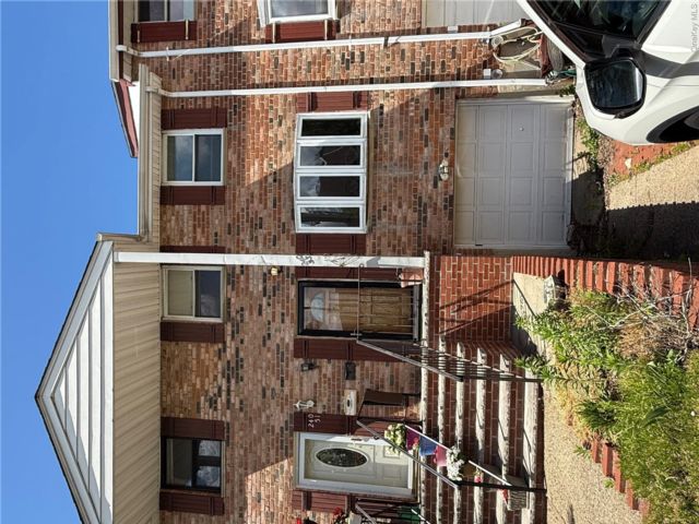  3 BR,  3.00 BTH &nbsp;House style home in Little Neck