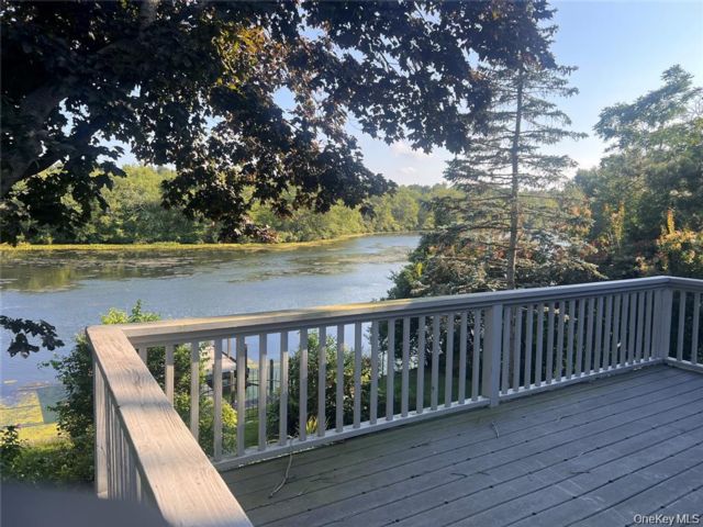  2 BR,  2.00 BTH &nbsp;Ranch style home in Riverhead