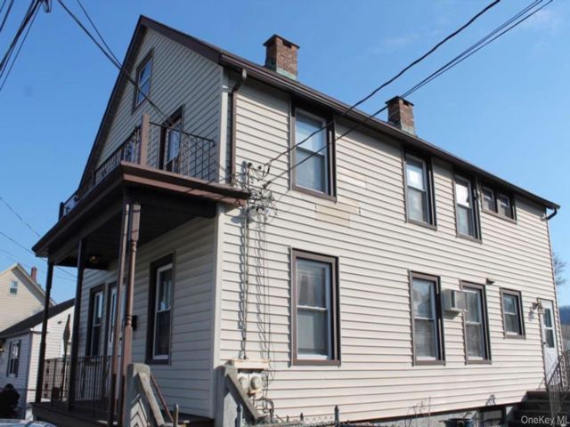  5 BR,  3.00 BTH &nbsp;Colonial style home in West Haverstraw