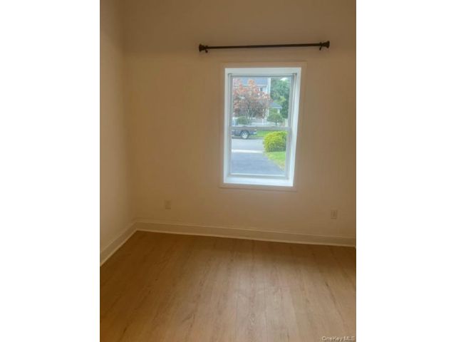  1 BR,  1.00 BTH &nbsp;A-frame style home in Selden