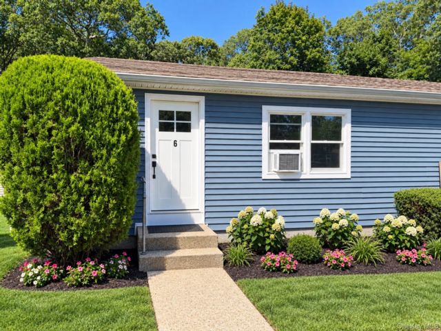  1 BR,  1.00 BTH &nbsp;Cottage style home in Nesconset