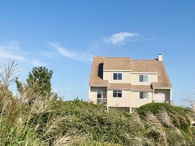  3 BR,  3.00 BTH &nbsp;Condo style home in Shirley