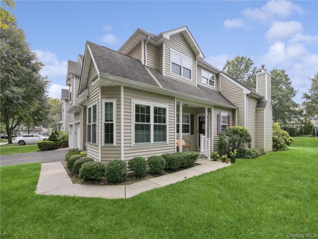  3 BR,  3.00 BTH &nbsp;Condo style home in Nesconset