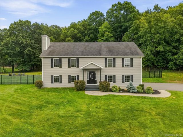  3 BR,  3.00 BTH &nbsp;Colonial style home in Westtown