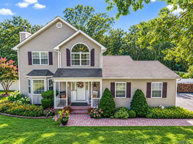 3 BR,  2.00 BTH &nbsp;Colonial style home in Yaphank