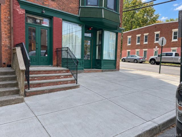  4 BR,  1.00 BTH &nbsp;Full floor apar style home in Newburgh