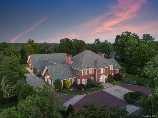  5 BR,  7.00 BTH &nbsp;Colonial style home in Scarsdale