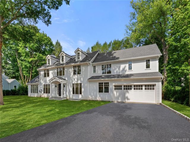  6 BR,  8.00 BTH &nbsp;Colonial style home in Scarsdale