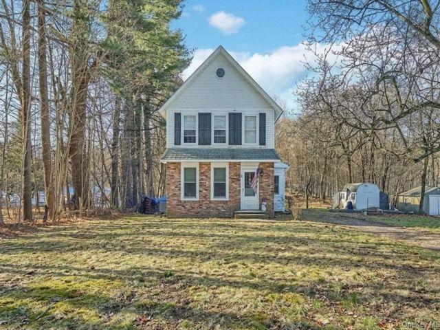  2 BR,  1.00 BTH &nbsp;Colonial style home in Suffern