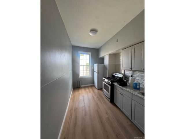  3 BR,  1.00 BTH &nbsp;Colonial style home in Woodhaven