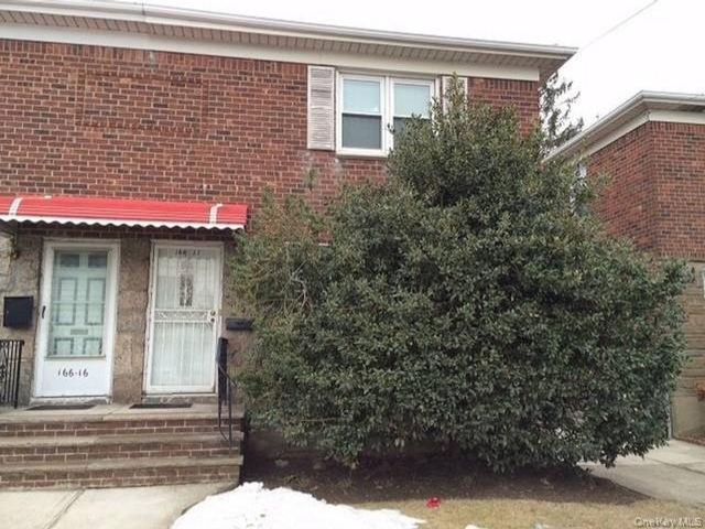  3 BR,  2.00 BTH &nbsp;Colonial style home in Fresh Meadows