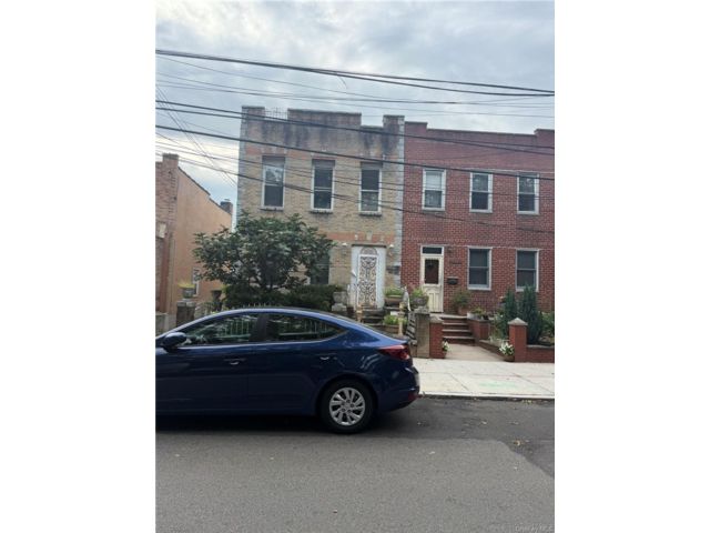  5 BR,  2.00 BTH &nbsp;House style home in Astoria