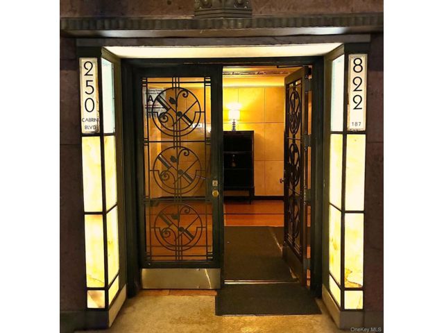  2 BR,  1.00 BTH &nbsp;Mid rise style home in New York (manhattan)