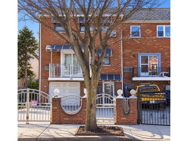  6 BR,  3.00 BTH &nbsp;House style home in Cornell