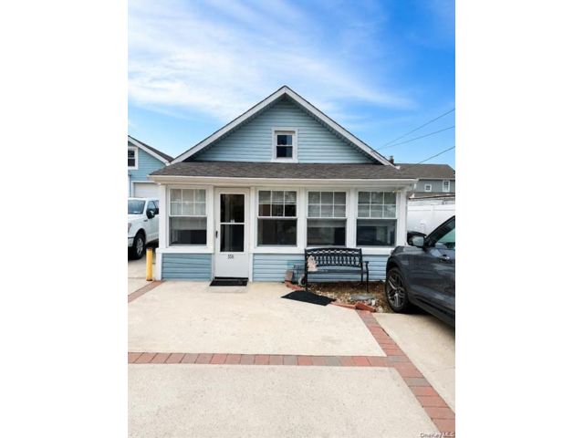  2 BR,  1.00 BTH &nbsp;Bungalow style home in East Rockaway