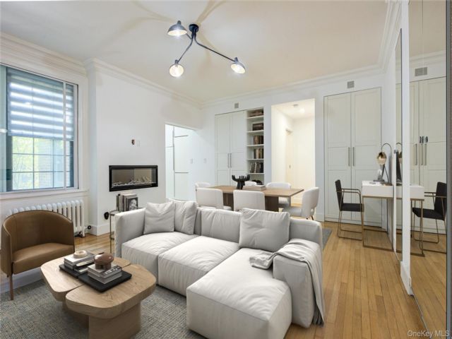  2 BR,  1.00 BTH &nbsp;Mid rise style home in Forest Hills