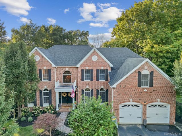  4 BR,  5.00 BTH &nbsp;Colonial style home in Somers