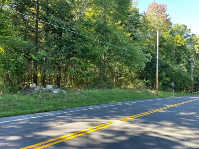 Lot <b>Size:</b>  &nbsp;House style home in Thompson Ridge