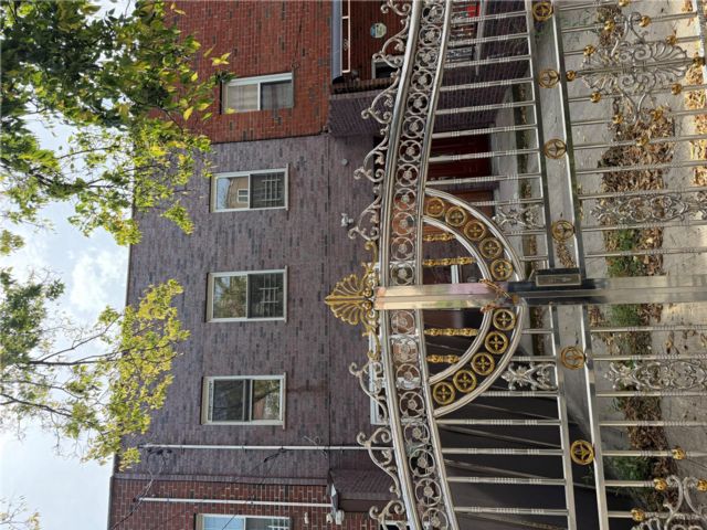  7 BR, 821.00 BTH &nbsp;House style home in Parkchester