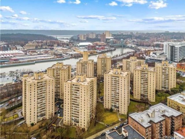 Studio,  1.00 BTH &nbsp;High rise style home in Jerome Avenue