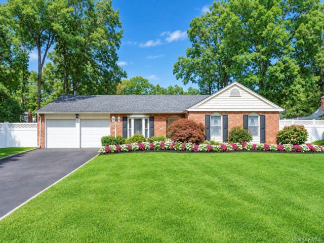 [Mount Sinai Real Estate, listing number 7339199]