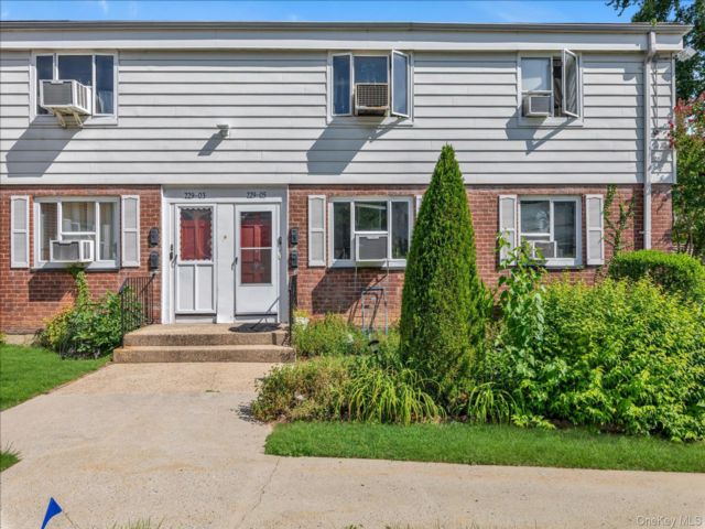  2 BR,  1.00 BTH &nbsp;Garden style home in Queens Village