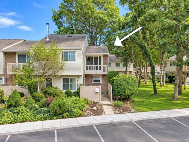 [Holbrook Real Estate, listing number 7339282]