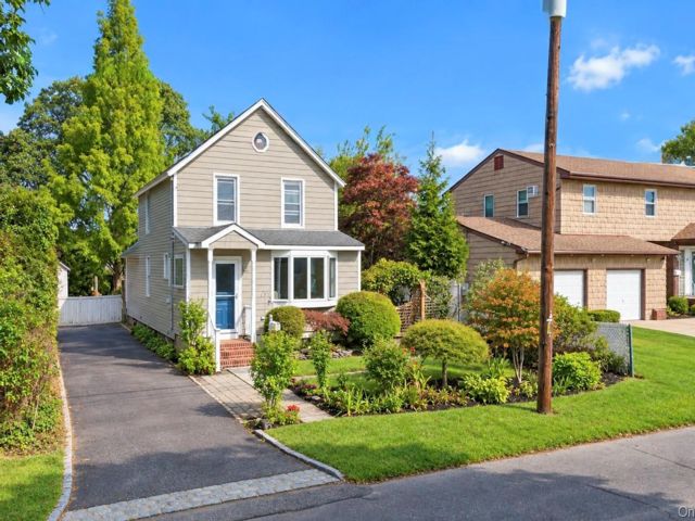 [Lindenhurst Real Estate, listing number 7339286]