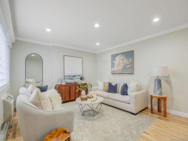 1 BR,  1.00 BTH &nbsp;Other style home in Smithtown