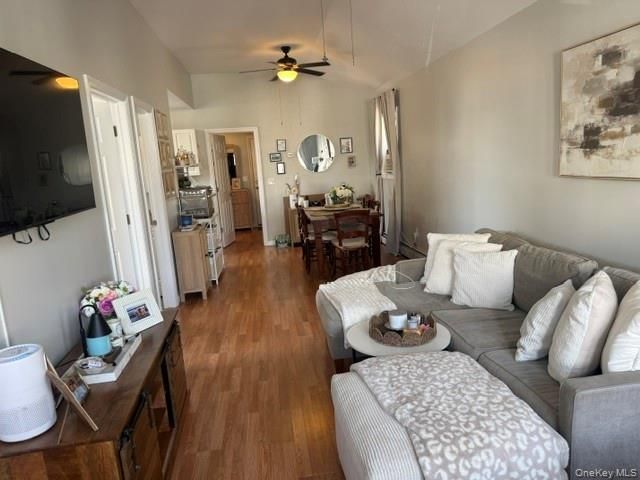  2 BR,  1.00 BTH &nbsp;Bungalow style home in Long Beach