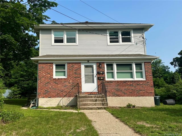  2 BR,  1.00 BTH &nbsp;A-frame style home in Ronkonkoma