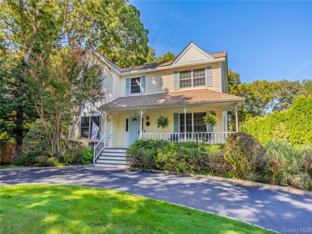 4 BR,  4.00 BTH &nbsp;Colonial style home in Port Jefferson