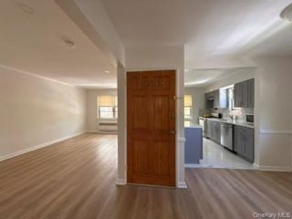  3 BR,  2.00 BTH &nbsp;House style home in Flushing