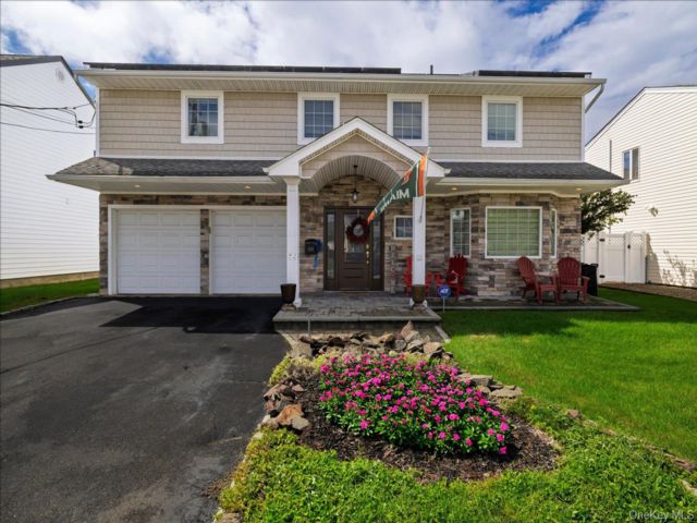  4 BR,  3.00 BTH &nbsp;Splanch style home in Oceanside