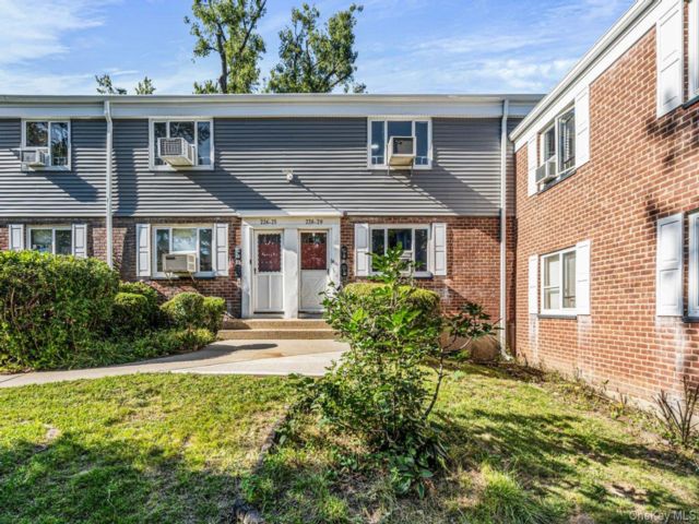  2 BR,  1.00 BTH &nbsp;Garden style home in Queens Village